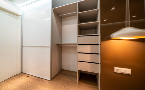 Walk-in-closet